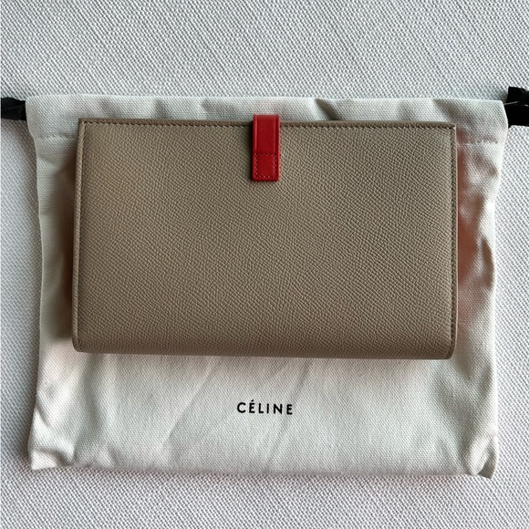 AUTHENTIC 2018 CÉLINE LARGE STRAP WALLET IN GRAINED CALFSKIN - SAND / RED - NWT - Picture 9 of 10
